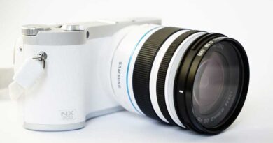 Samsung NX300 Compact System Camera